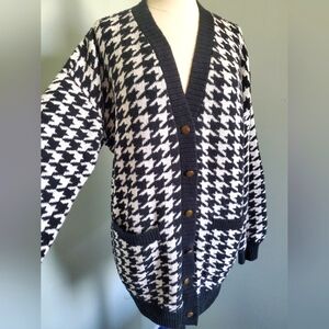 LOFT Houndstooth Cardigan with Gold Buttons – Size Medium